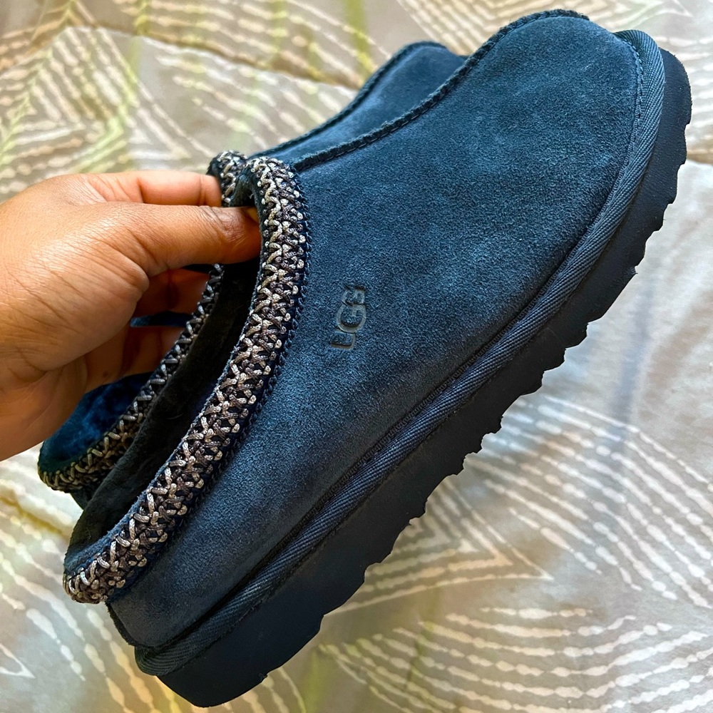 Women Ugg slippers US 6